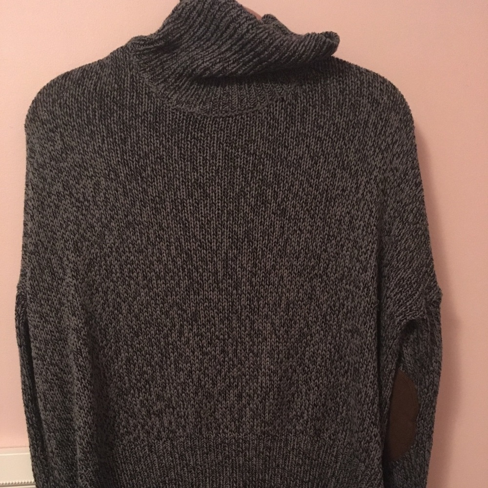 Gray turtleneck size medium